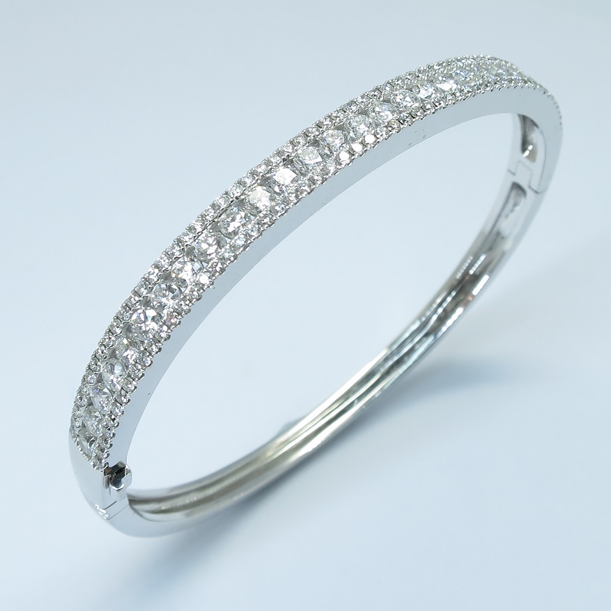 E03-Photo03 Artic Jewellery 
